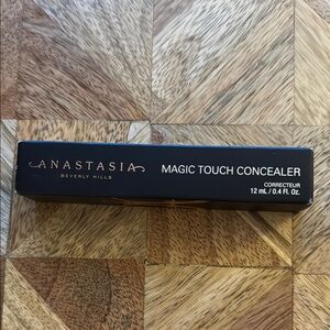 Anastasia Beverly Hills Magic Touch Concealer